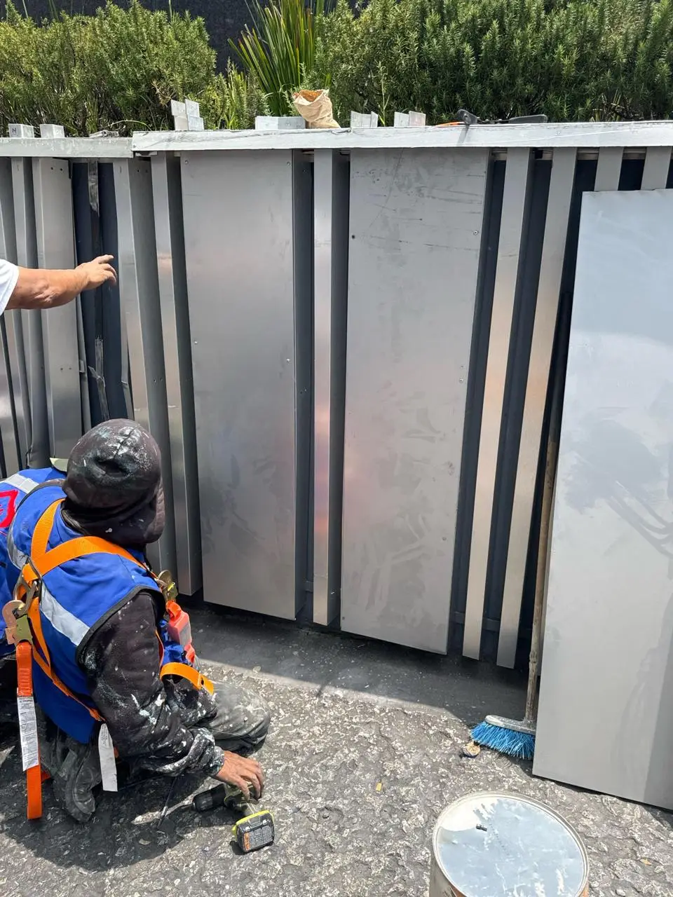 Reparación de perfiles de aluminio en rampa vehicular — foto 4