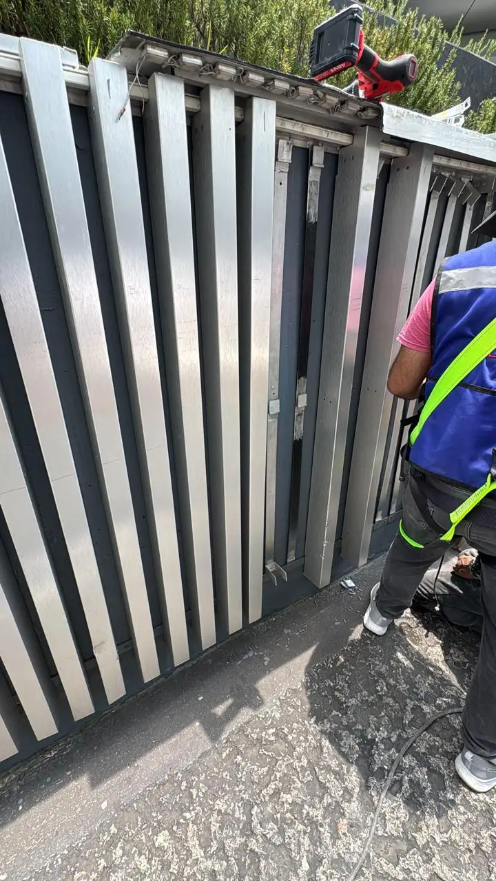 Reparación de perfiles de aluminio en rampa vehicular — foto 5
