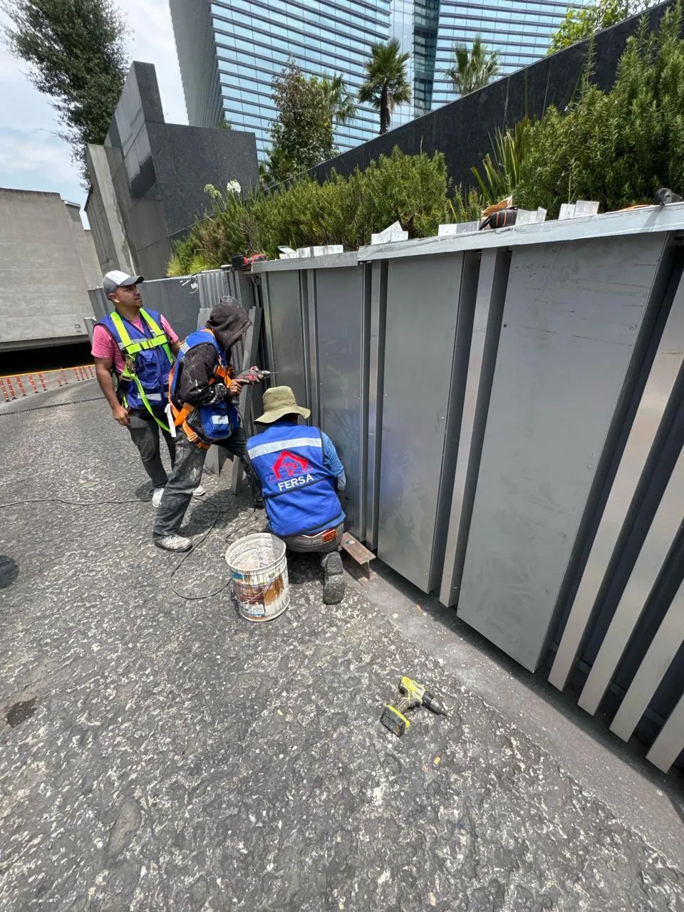 Reparación de perfiles de aluminio en rampa vehicular
